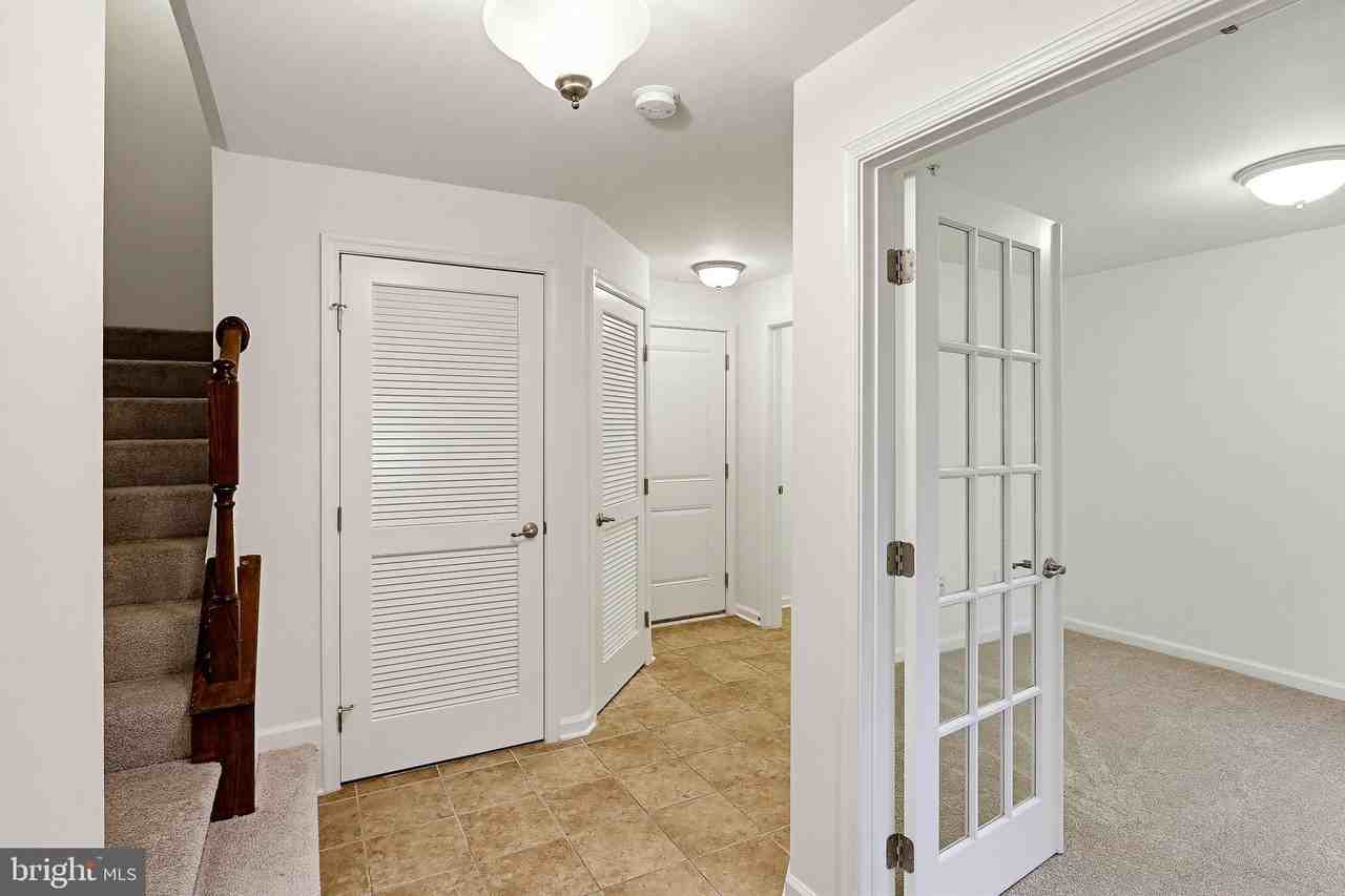 9448 Paragon Ct - Photo 3 of 32