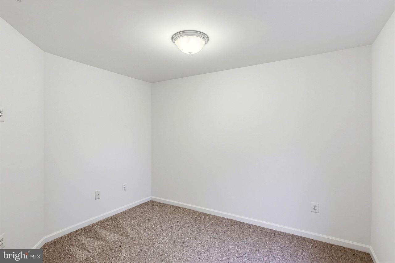 9448 Paragon Ct - Photo 4 of 32