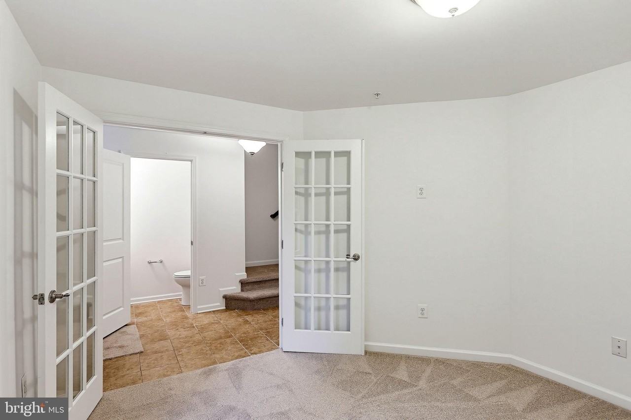 9448 Paragon Ct - Photo 5 of 32