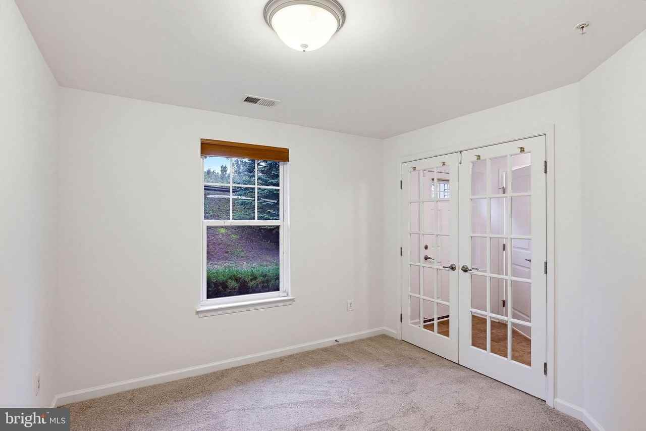9448 Paragon Ct - Photo 6 of 32