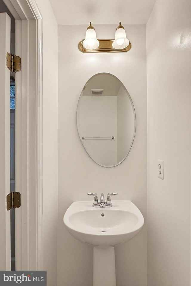 9448 Paragon Ct - Photo 7 of 32