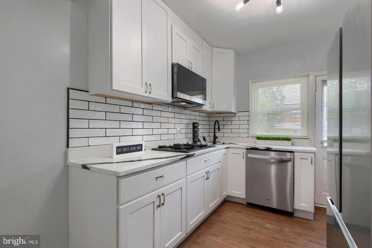 49 Briarwood Rd - Photo 4 of 15