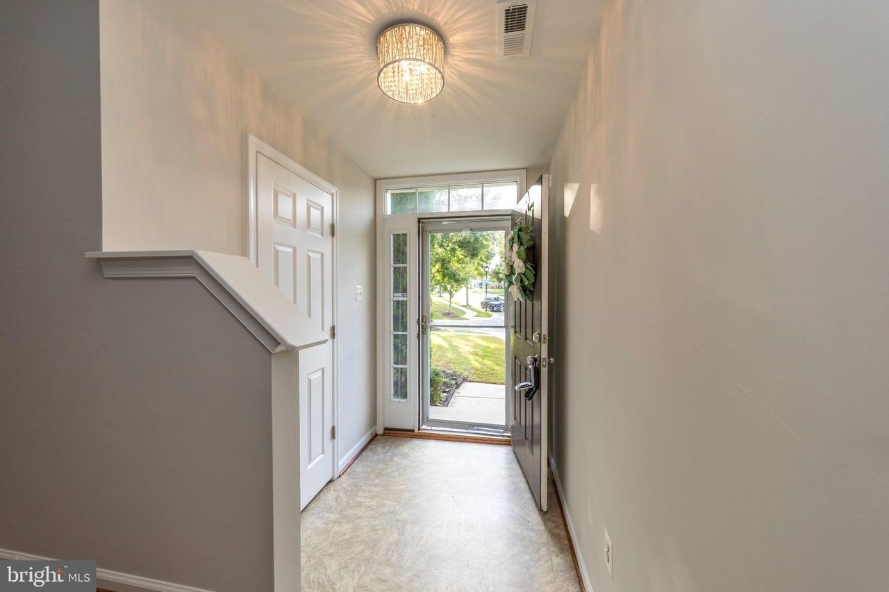 320 Marasco Ct - Photo 3 of 28