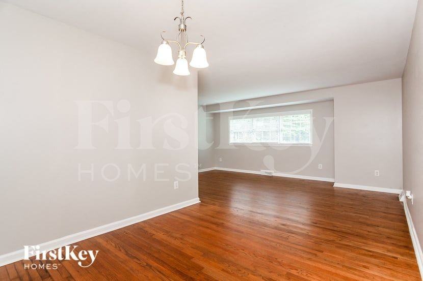 5010 Milford Rd - Photo 2 of 15