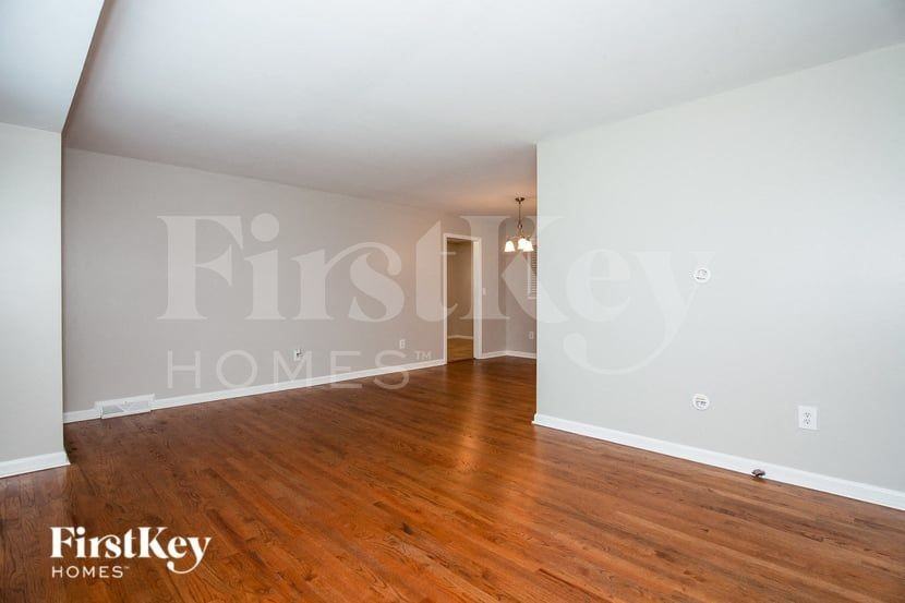 5010 Milford Rd - Photo 3 of 15