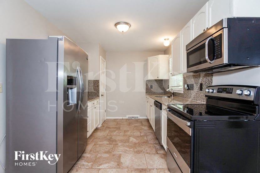 5010 Milford Rd - Photo 4 of 15