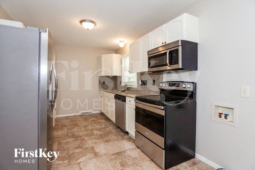 5010 Milford Rd - Photo 5 of 15