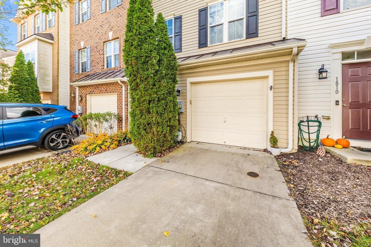 1812 Reading Ct - Photo 2 of 43