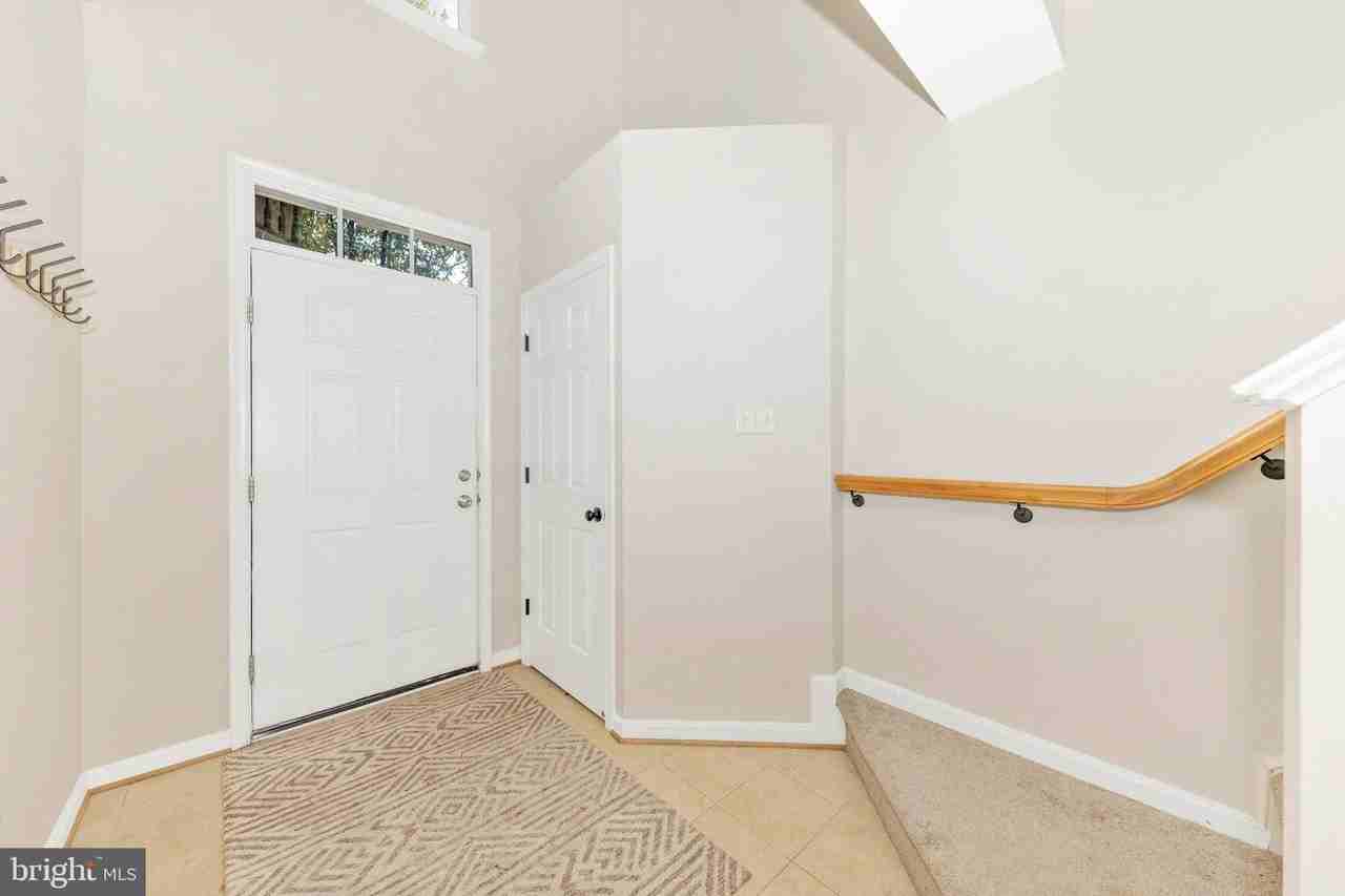1812 Reading Ct - Photo 4 of 43