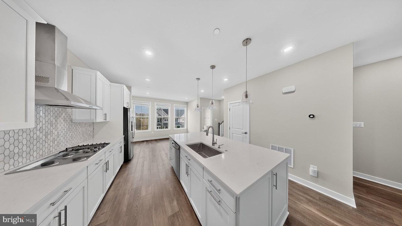 11115 Hazelnut Ln - Photo 2 of 35