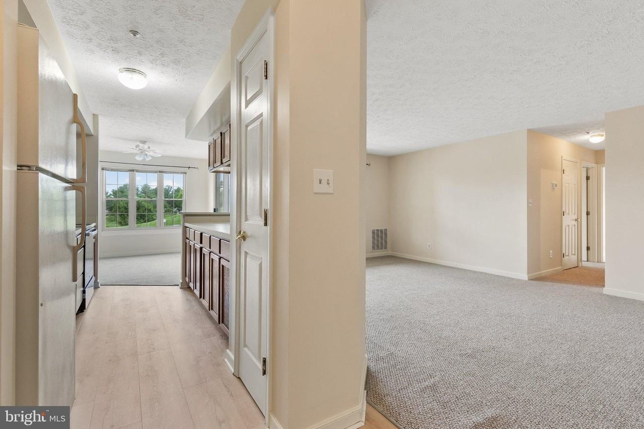 1710 Landmark Dr #2E - Photo 2 of 34