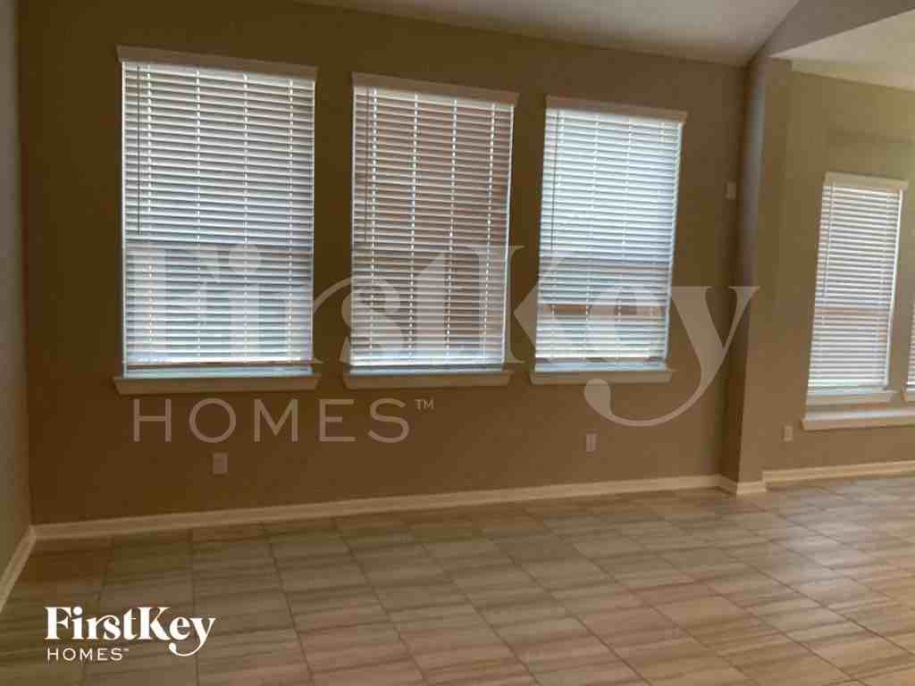 8403 Amber Bend Dr - Photo 3 of 12