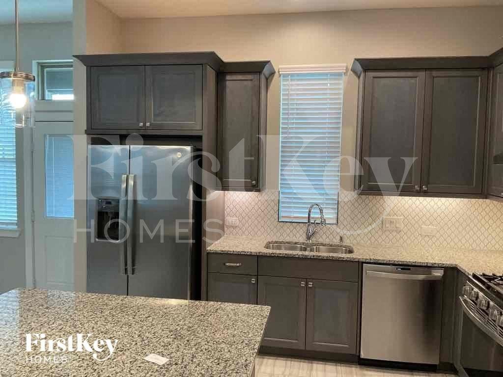 8403 Amber Bend Dr - Photo 4 of 12