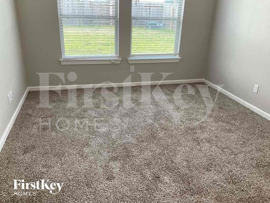 8403 Amber Bend Dr - Photo 5 of 12