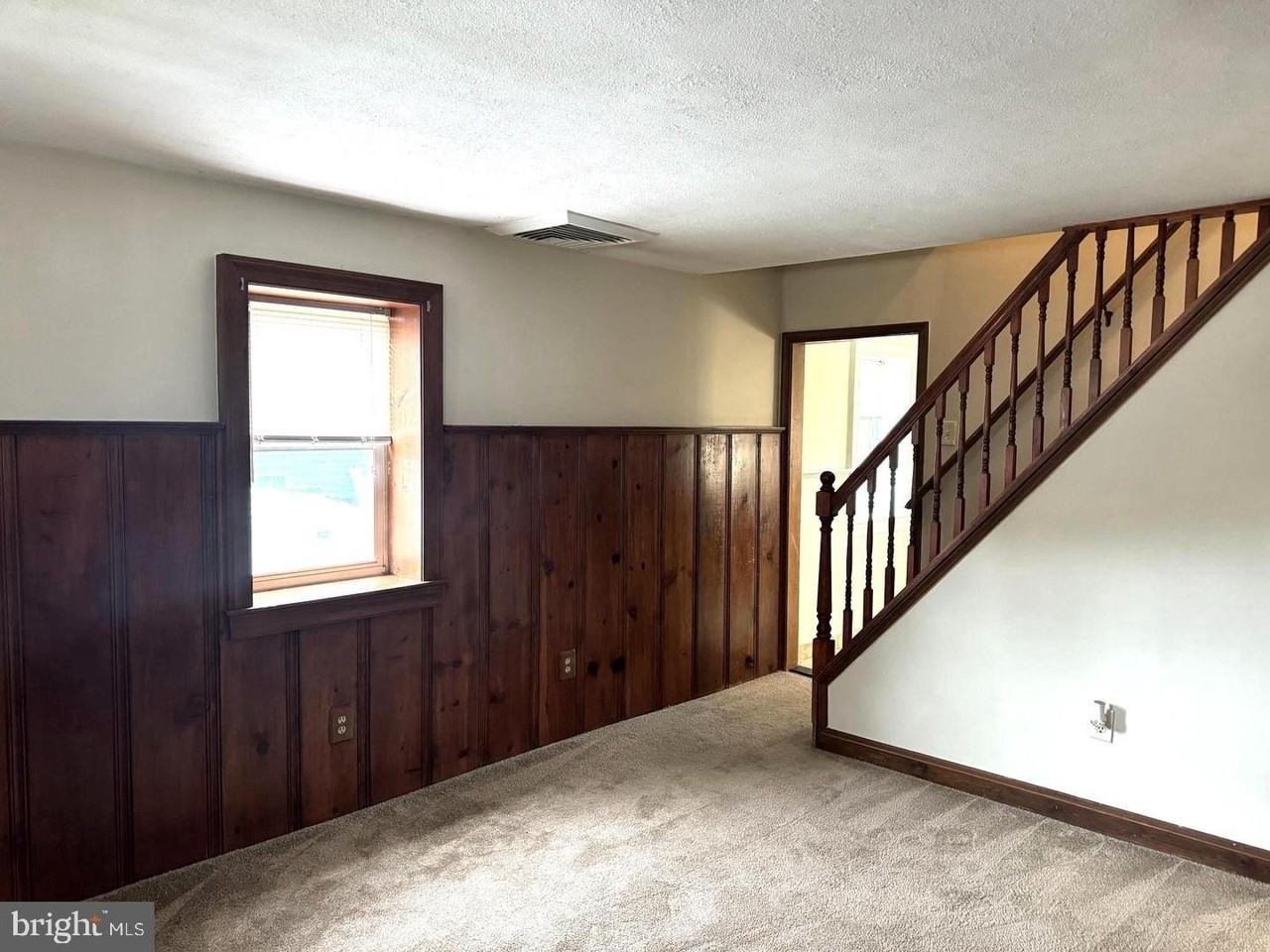 9067 Baltimore St - Photo 2 of 24