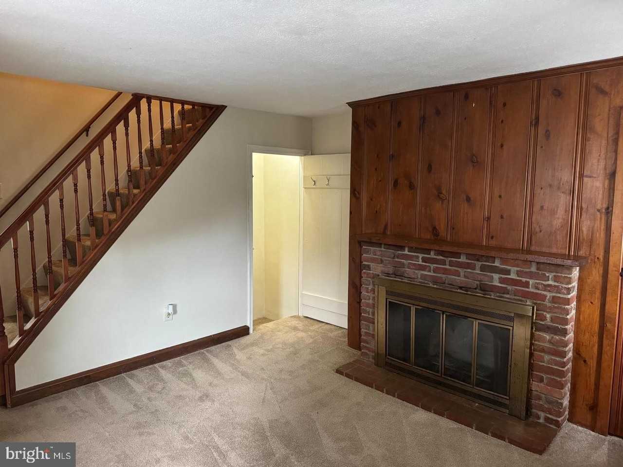 9067 Baltimore St - Photo 3 of 24