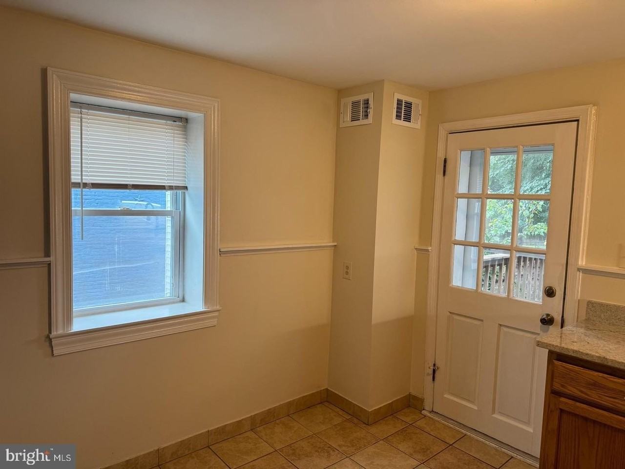 9067 Baltimore St - Photo 6 of 24
