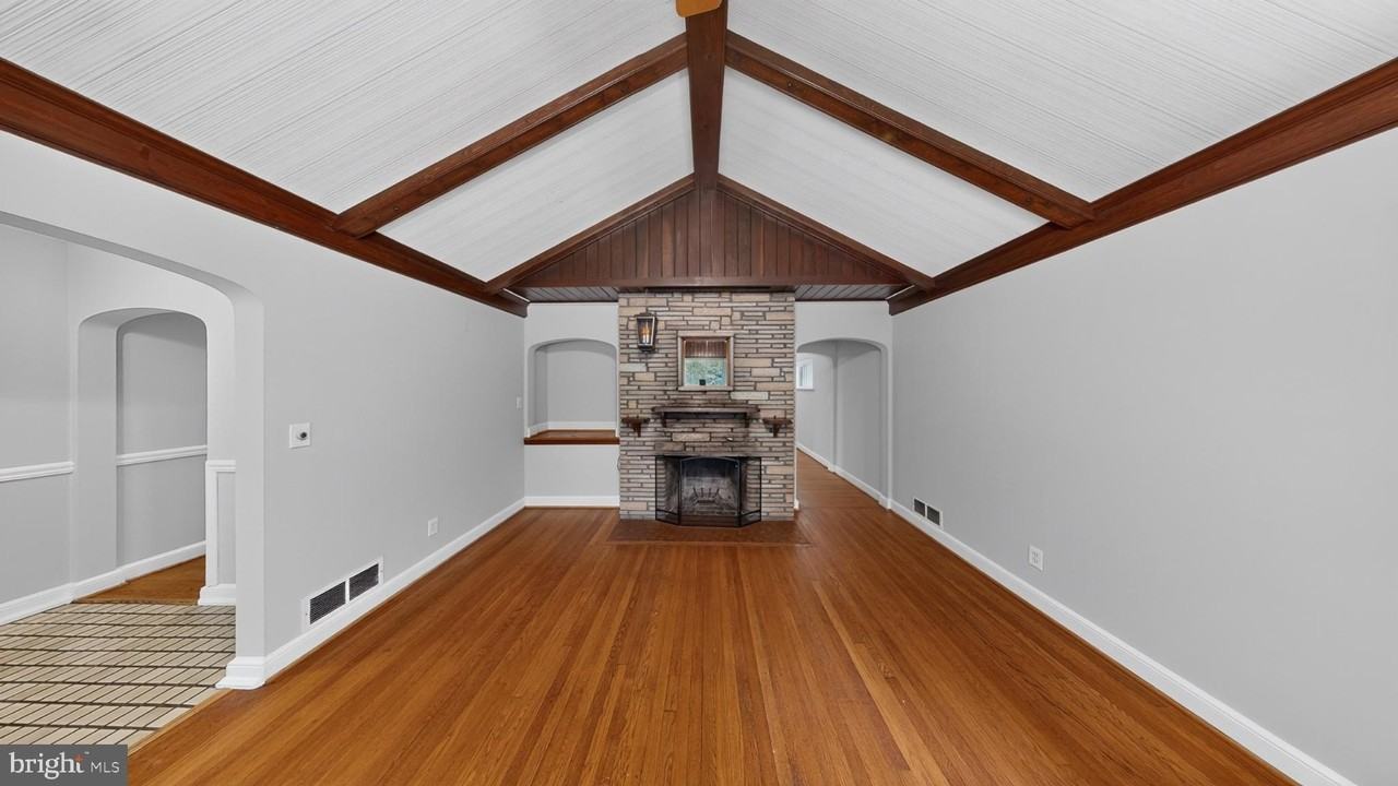 3503 E W - Photo 2 of 50