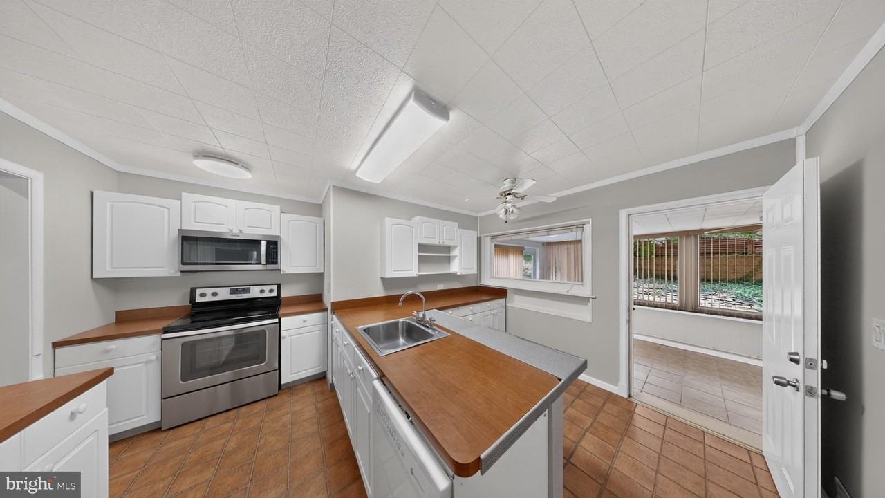 3503 E W - Photo 3 of 50