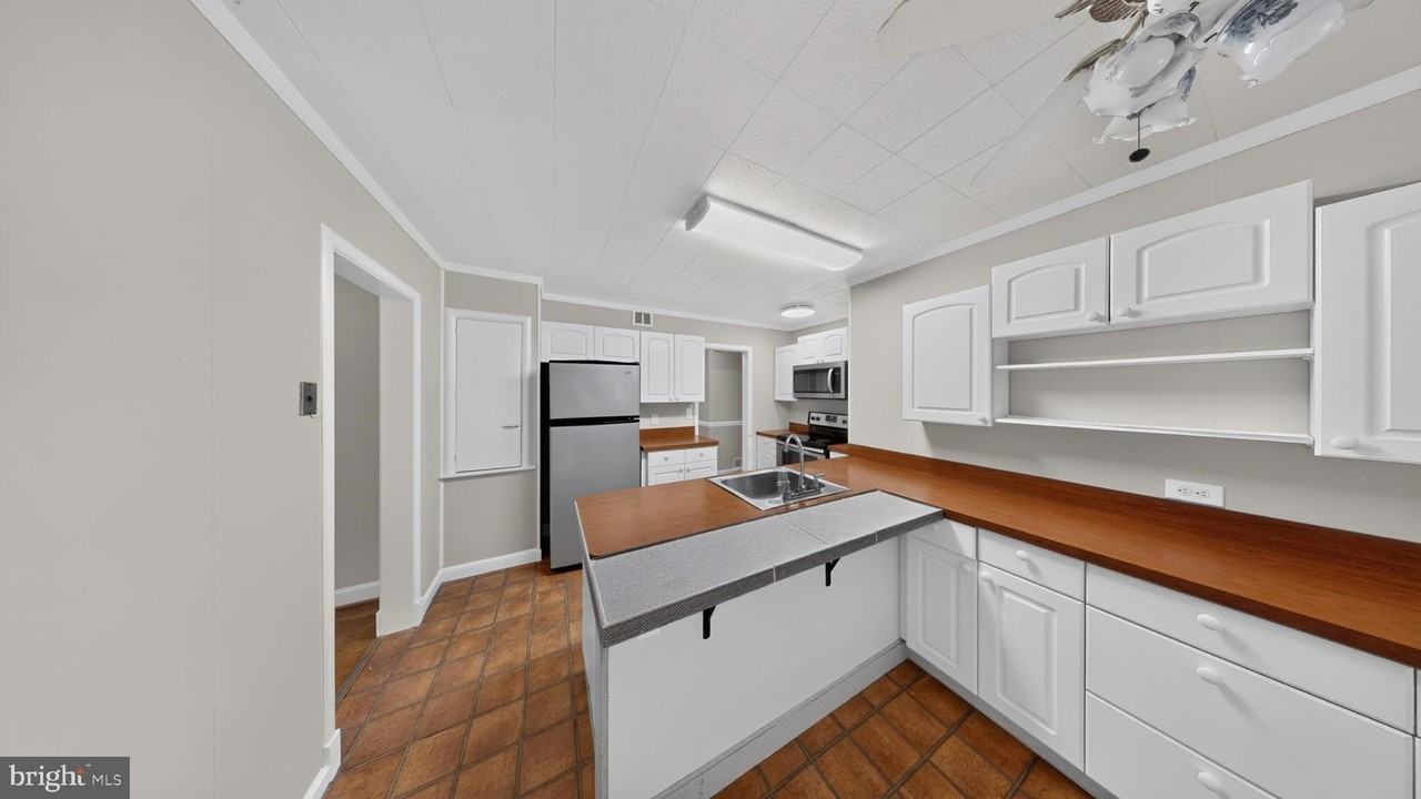 3503 E W - Photo 4 of 50