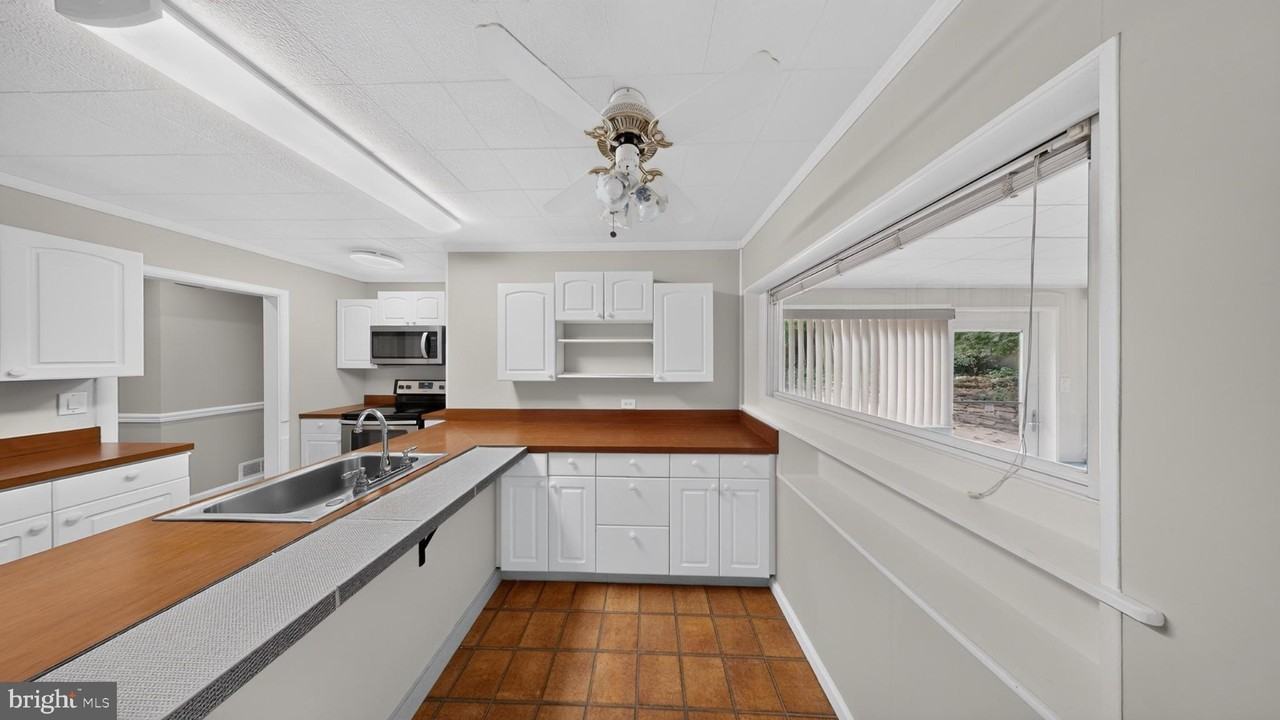 3503 E W - Photo 5 of 50