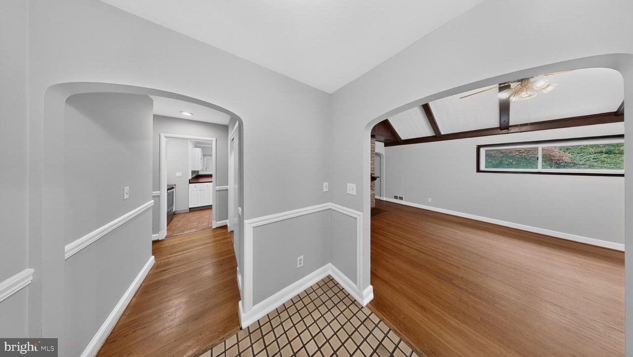 3503 E W - Photo 6 of 50