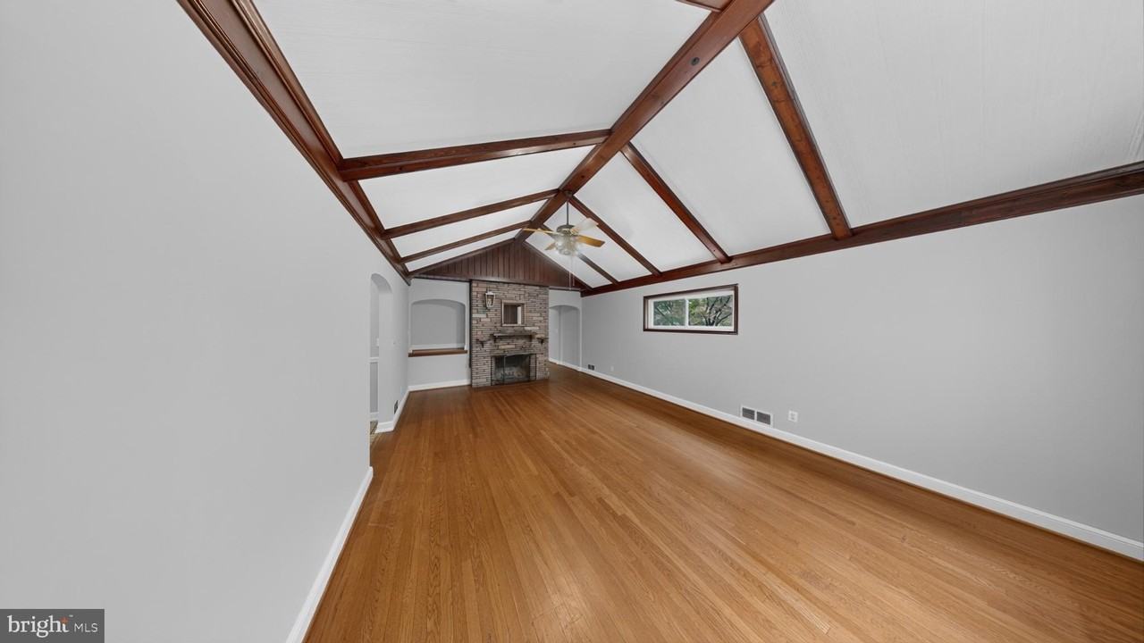 3503 E W - Photo 7 of 50