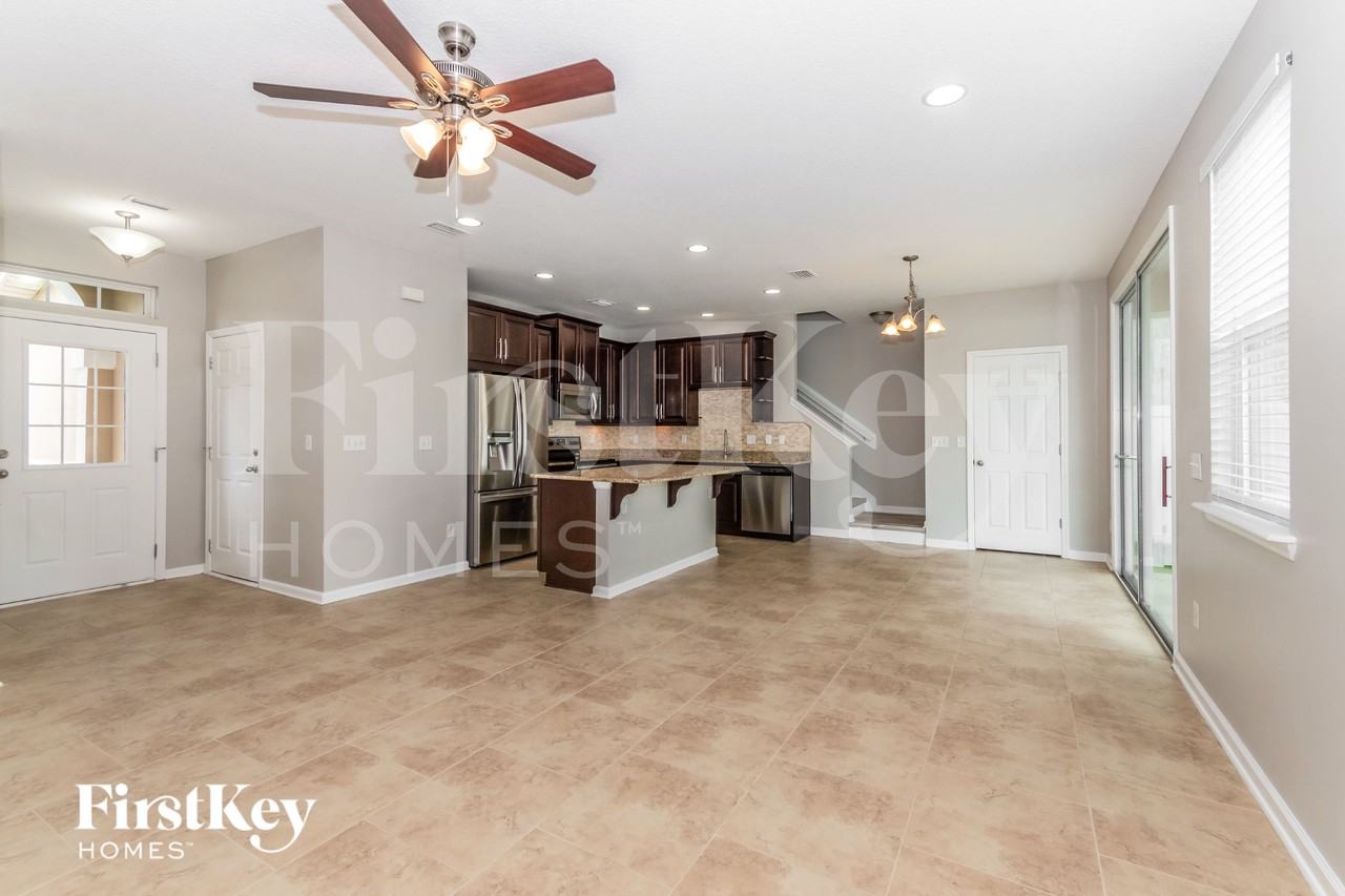 7038 Crispin Cove Dr - Photo 3 of 15