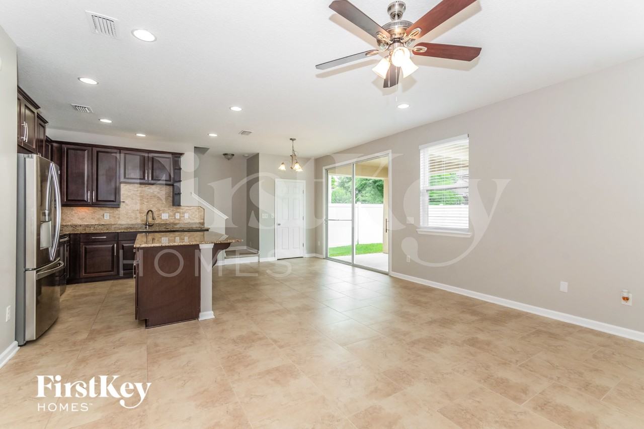 7038 Crispin Cove Dr - Photo 4 of 15