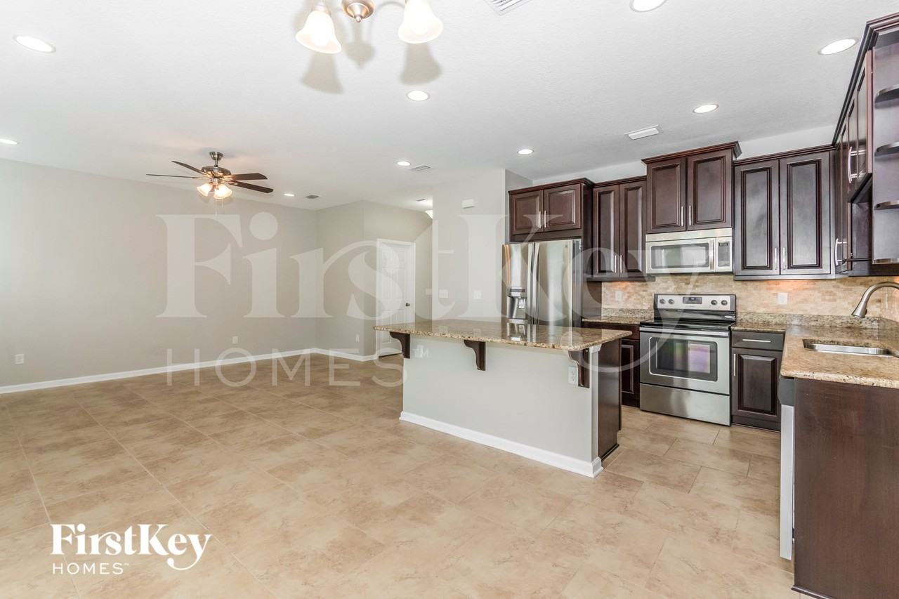 7038 Crispin Cove Dr - Photo 5 of 15