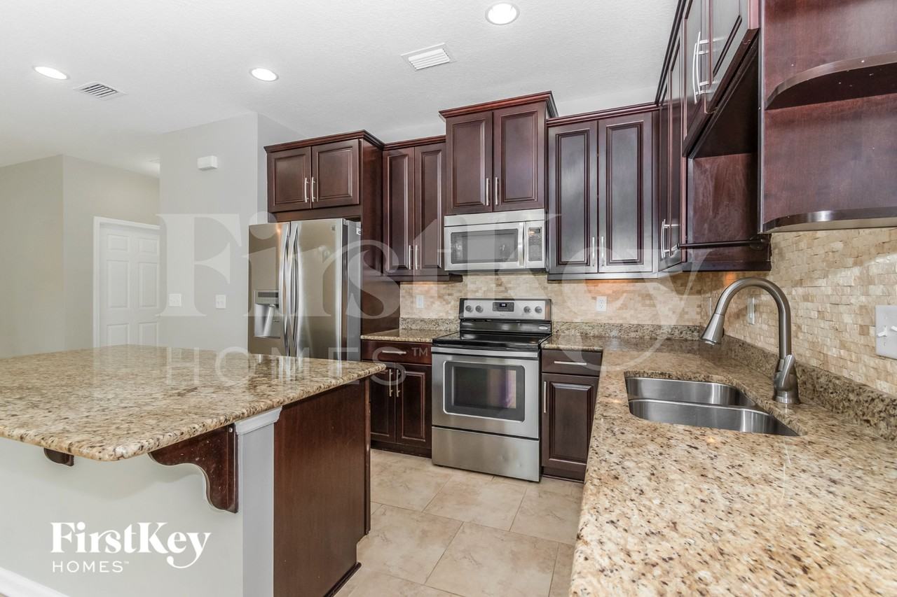 7038 Crispin Cove Dr - Photo 6 of 15