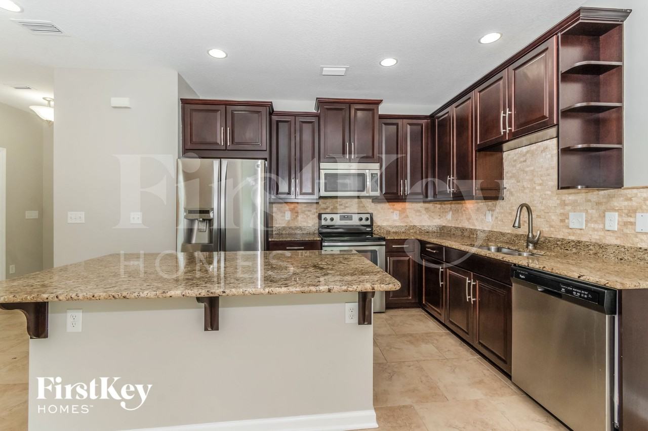 7038 Crispin Cove Dr - Photo 7 of 15