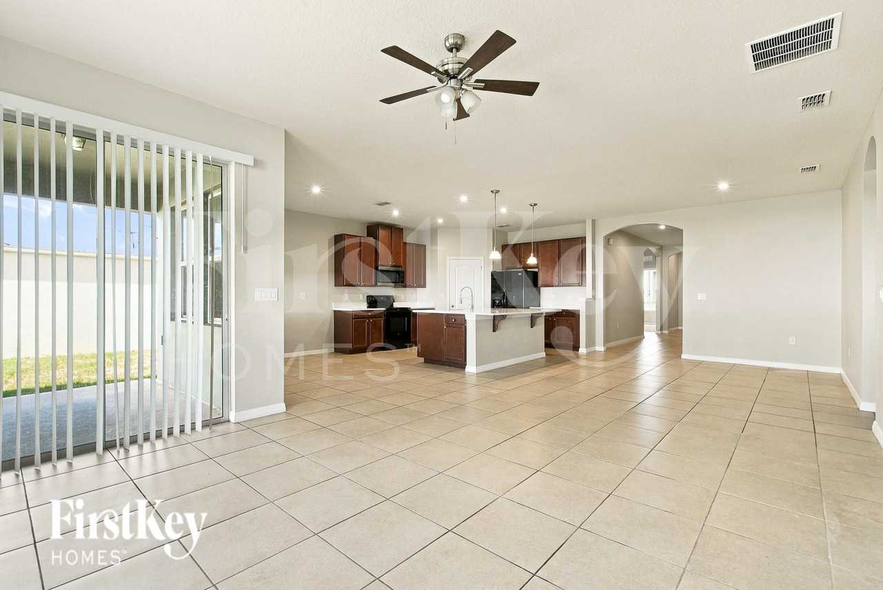 954 Glazebrook Loop - Photo 2 of 17