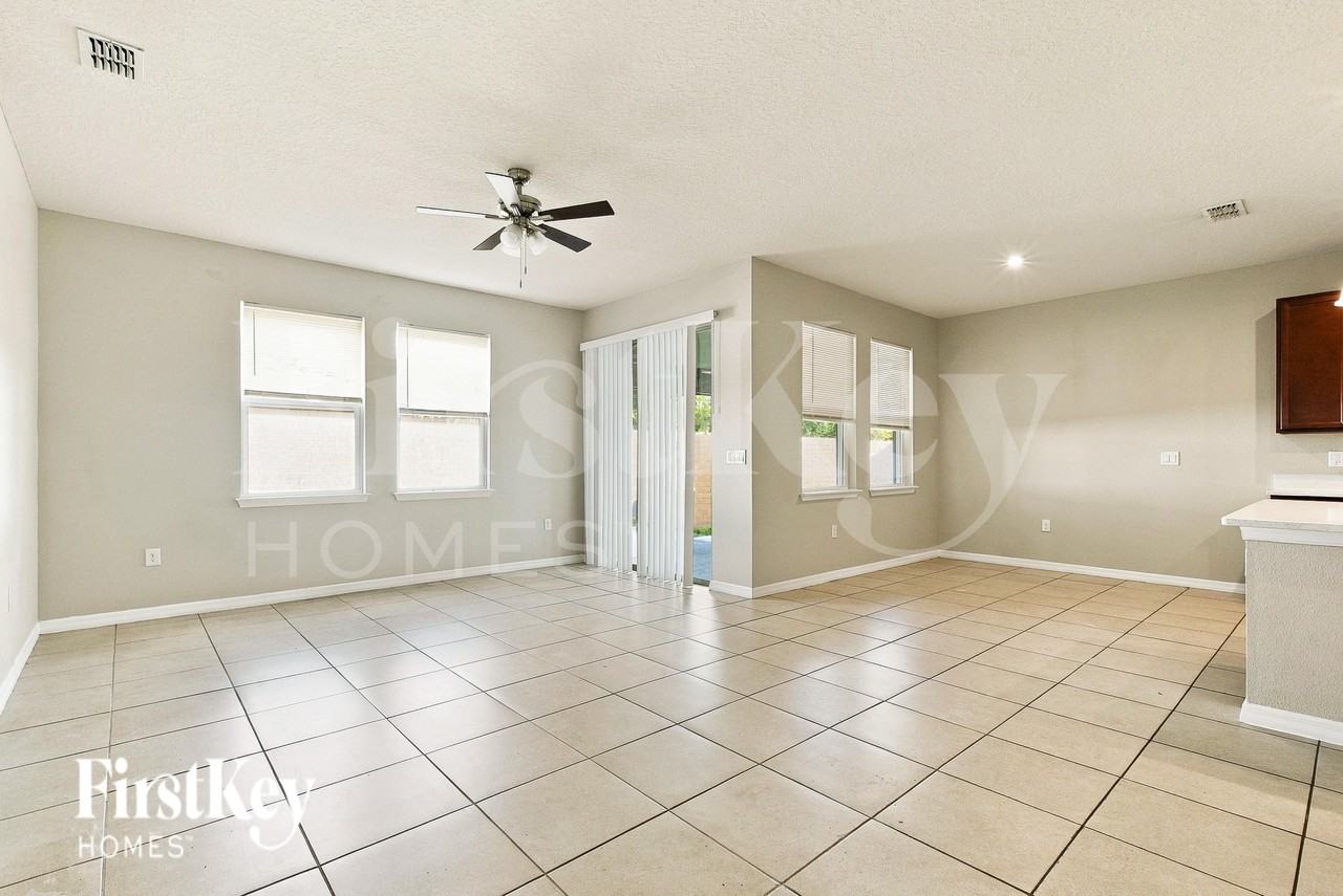 954 Glazebrook Loop - Photo 4 of 17