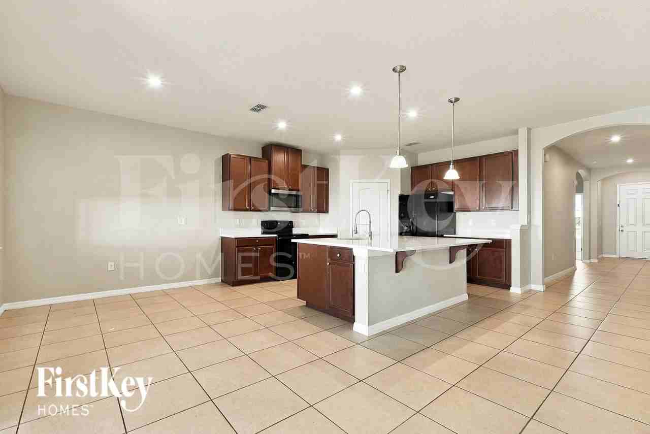 954 Glazebrook Loop - Photo 5 of 17