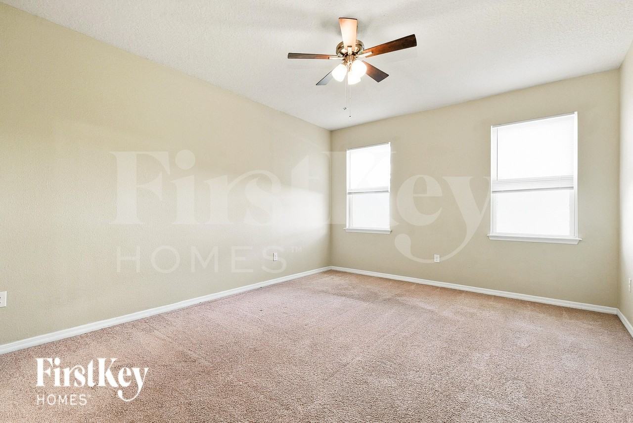 954 Glazebrook Loop - Photo 7 of 17
