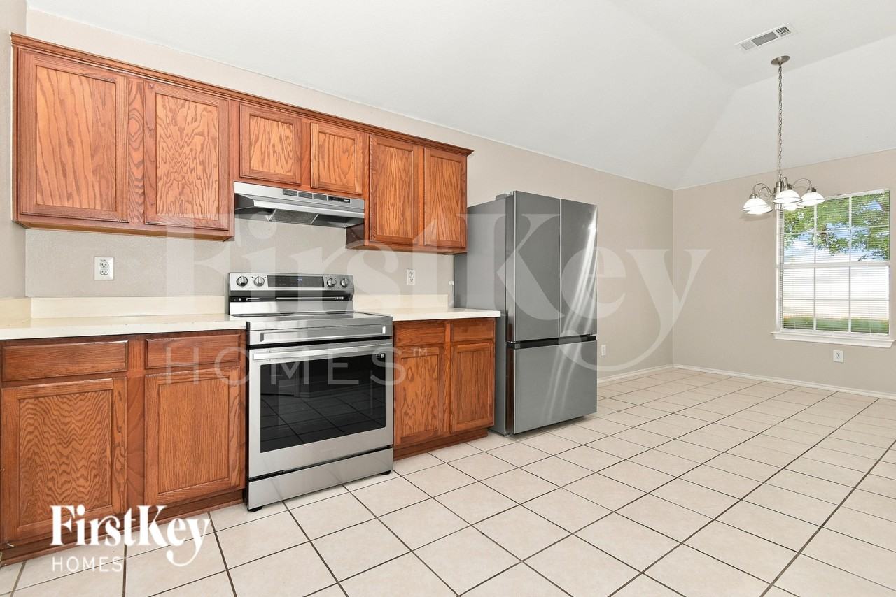 1005 Cumberland Dr - Photo 5 of 16
