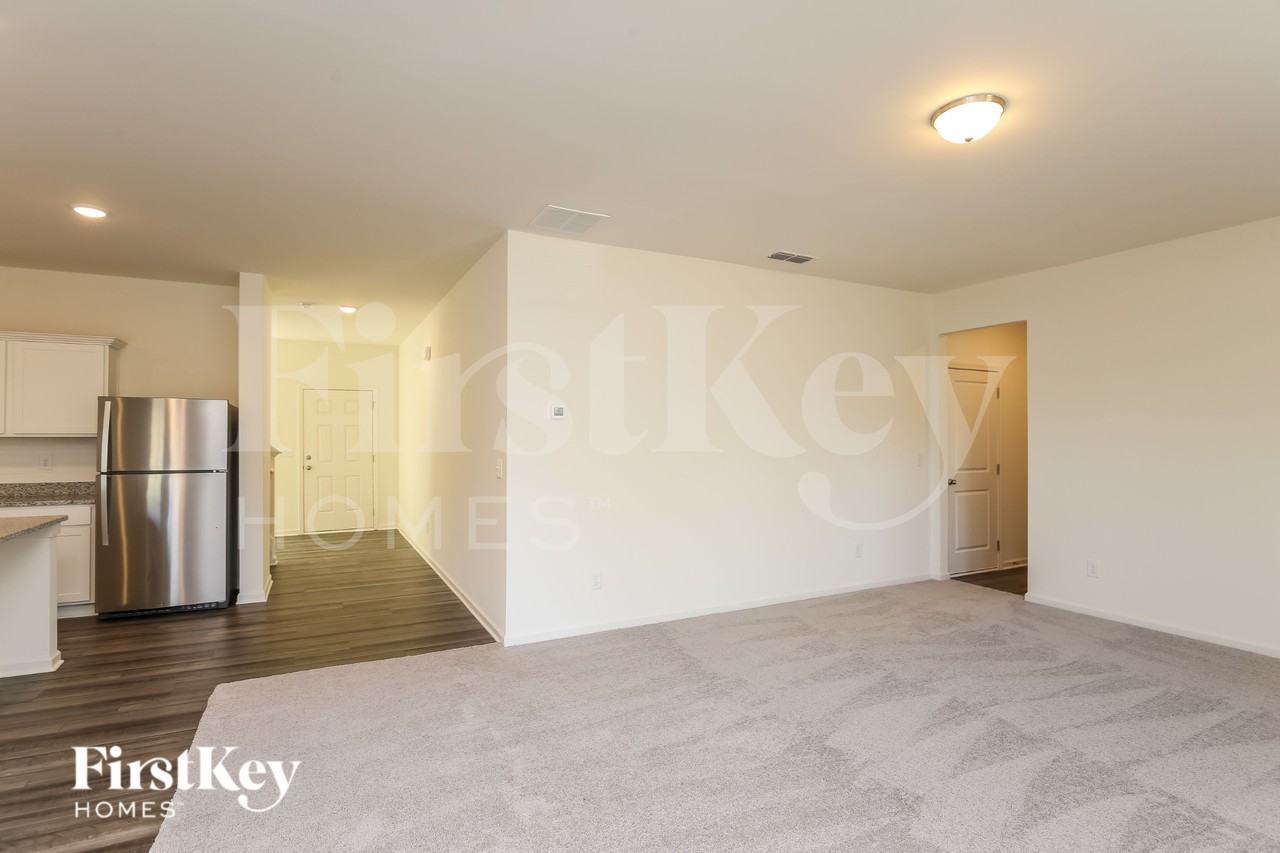 104 Carnaby St - Photo 2 of 15