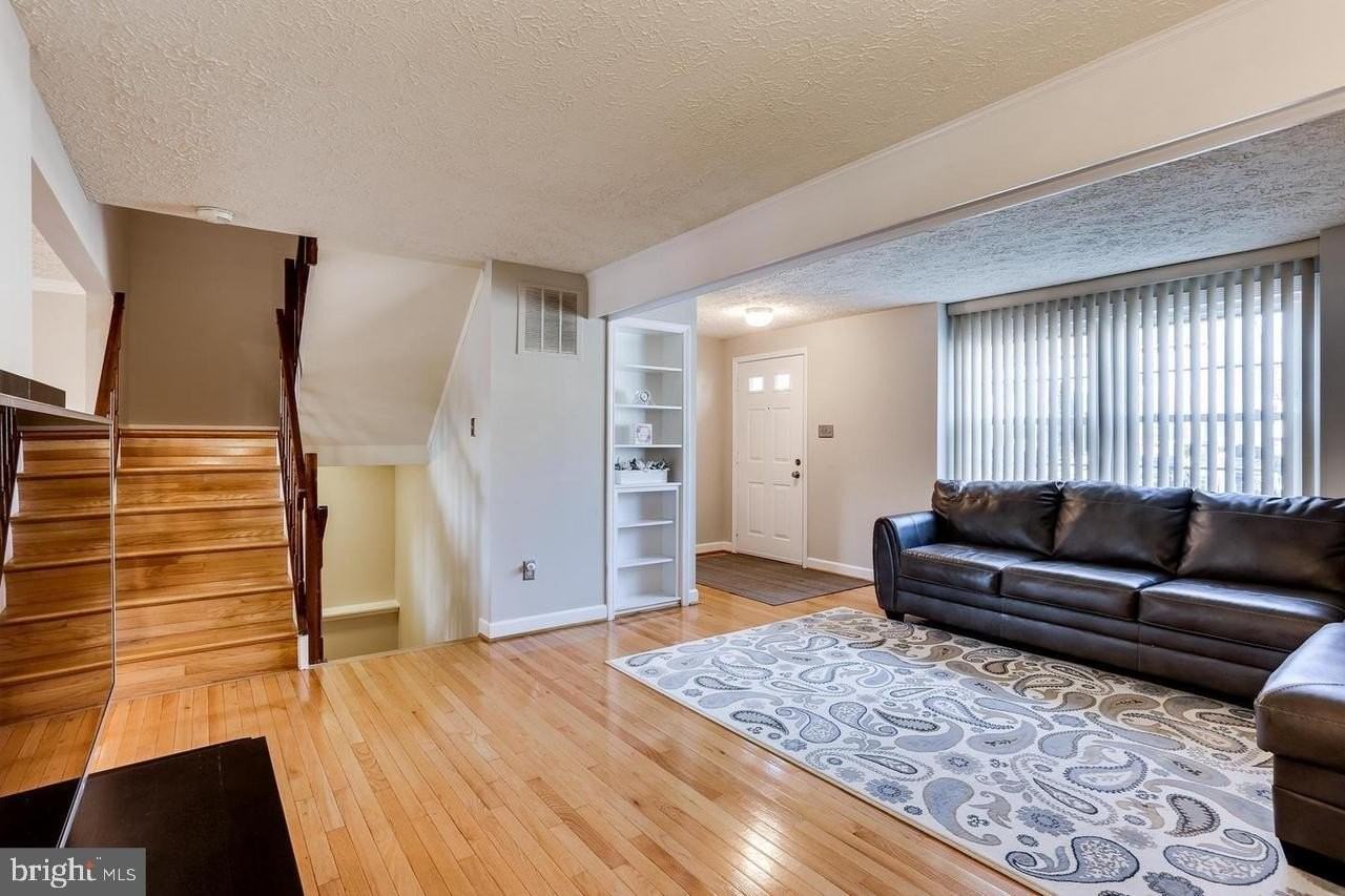 815 Curry Ford Ln - Photo 5 of 27