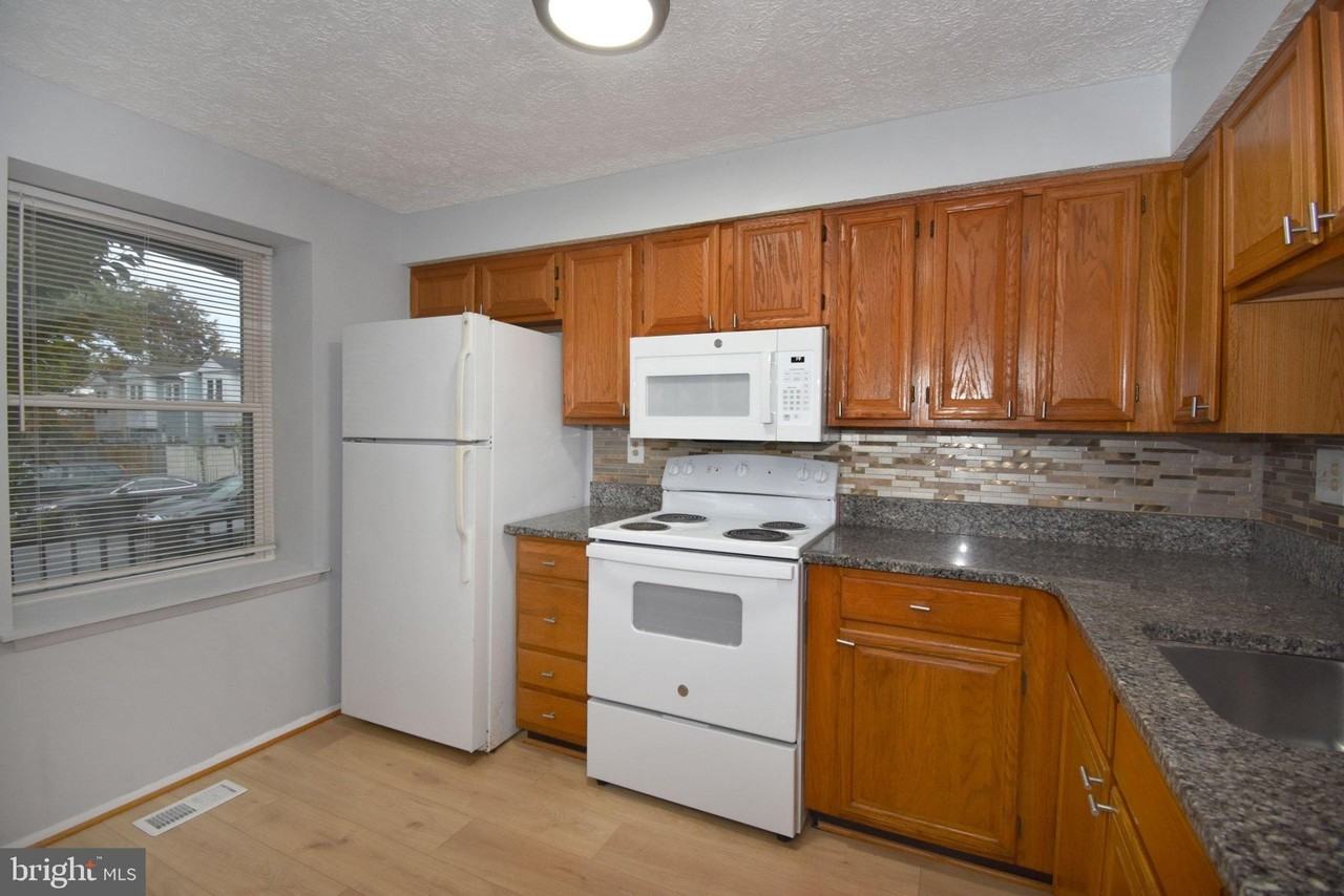 2839 Shepperton Ter - Photo 7 of 31