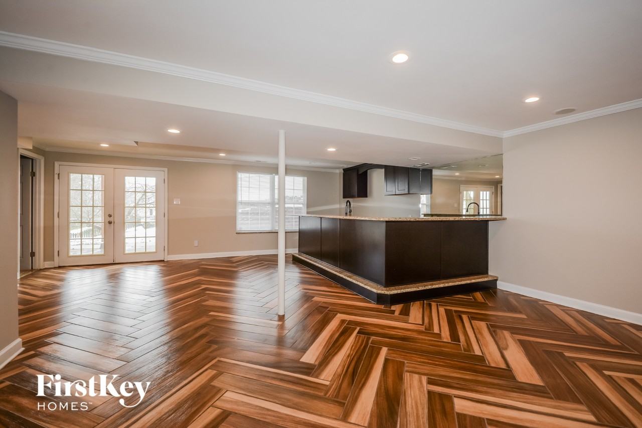 7300 Summer Manor Dr - Photo 4 of 14