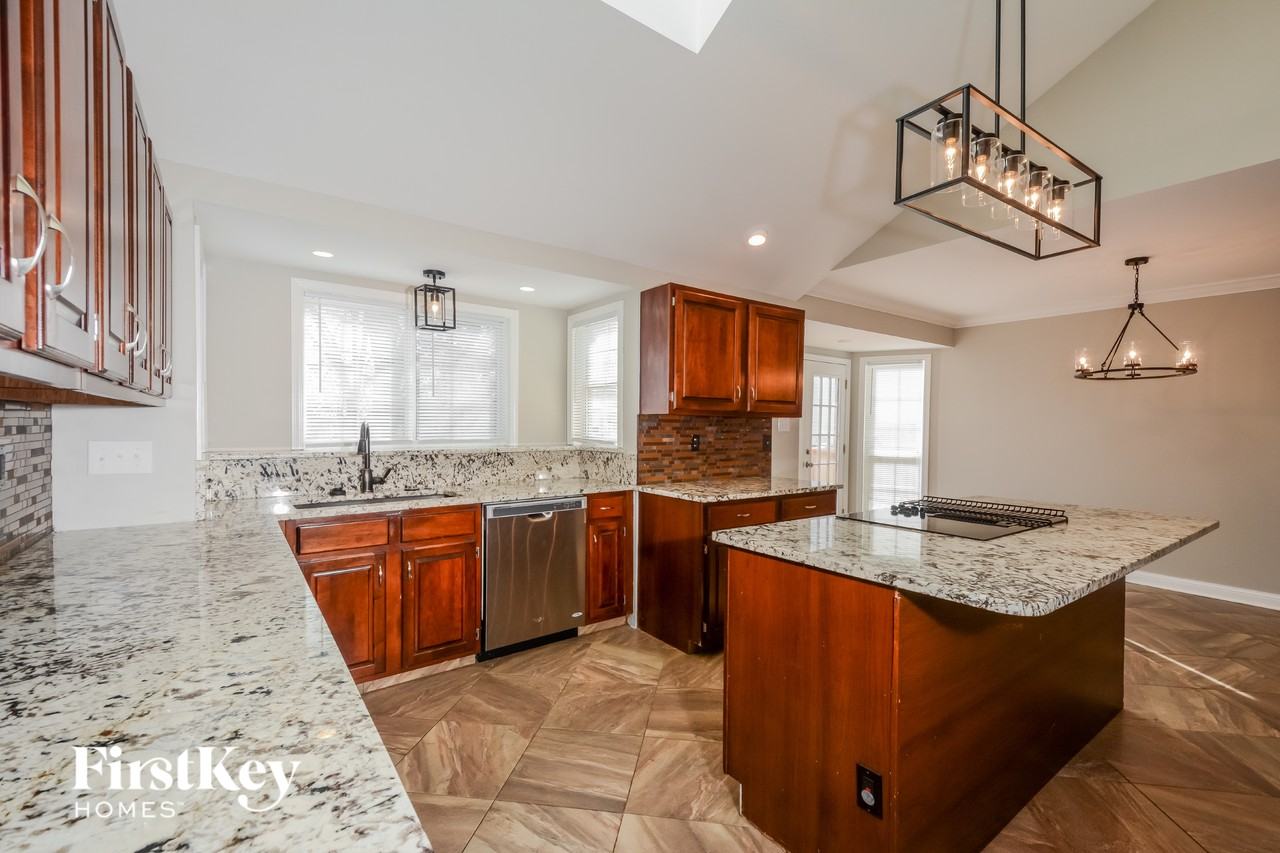 7300 Summer Manor Dr - Photo 6 of 14