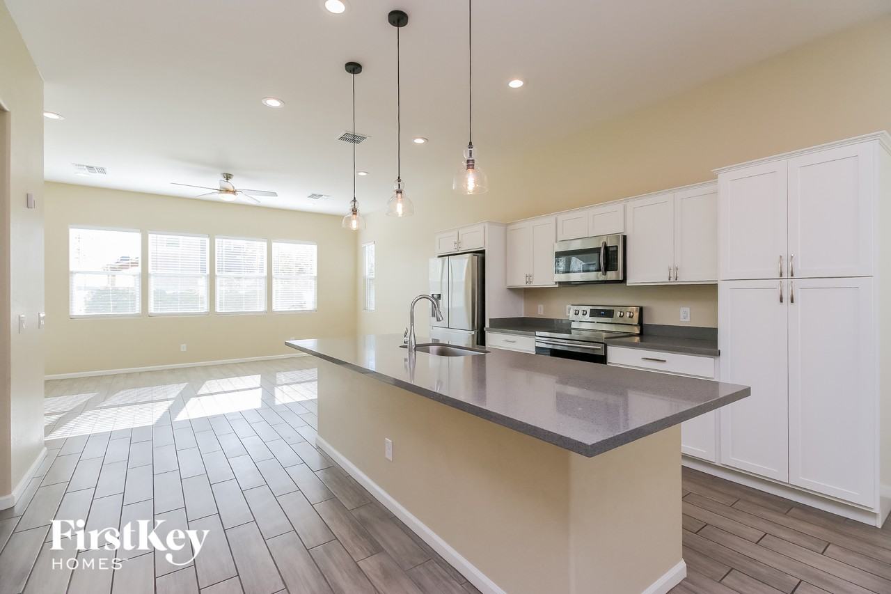 355 N 157th Ln - Photo 5 of 15