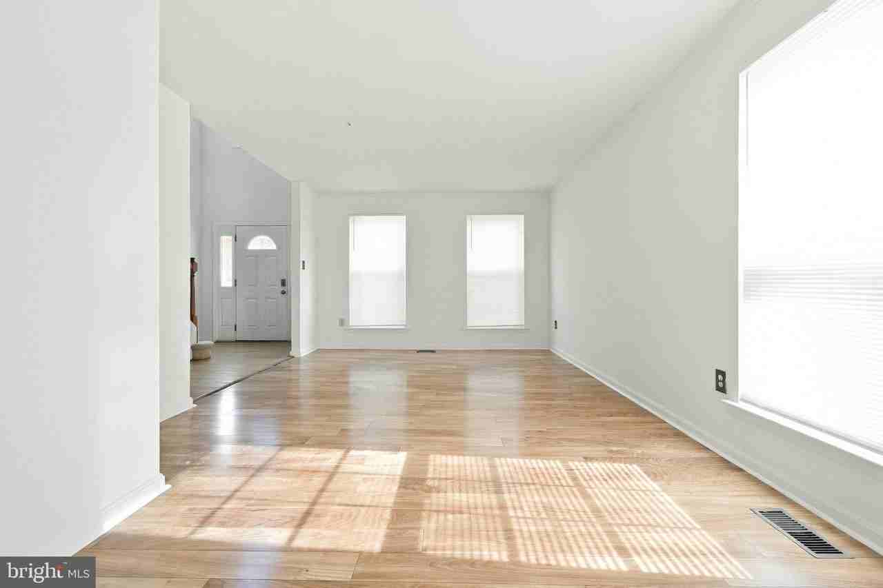 6307 Grenfell Ct - Photo 5 of 32