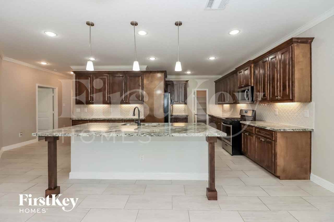 223 Rio Grande Dr - Photo 5 of 15