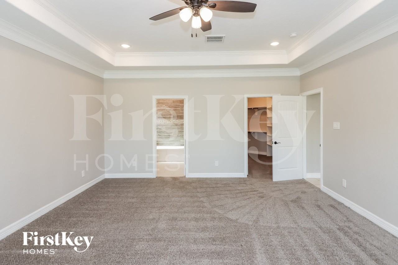 223 Rio Grande Dr - Photo 7 of 15