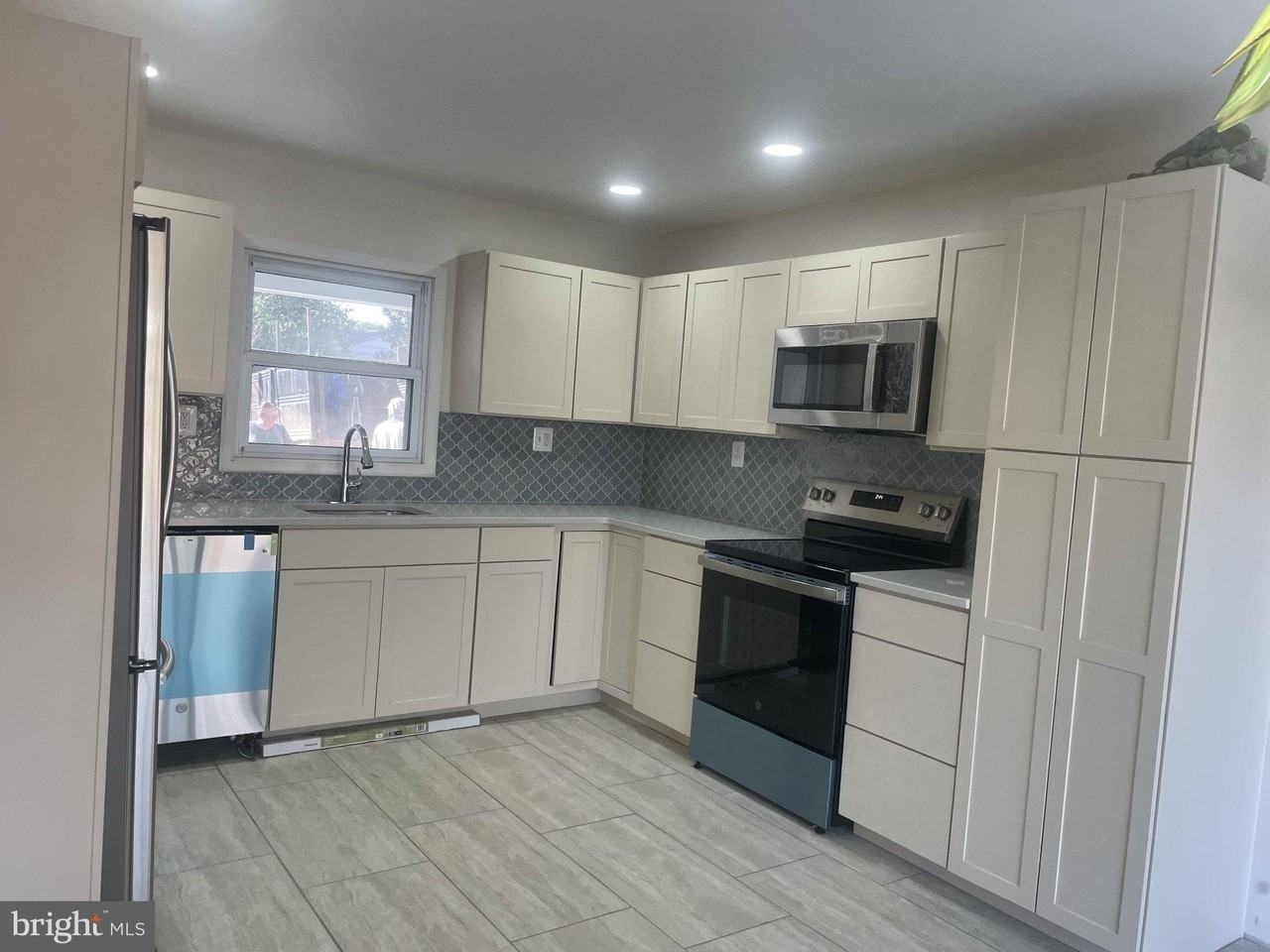 2707 Fawn Ln - Photo 2 of 6