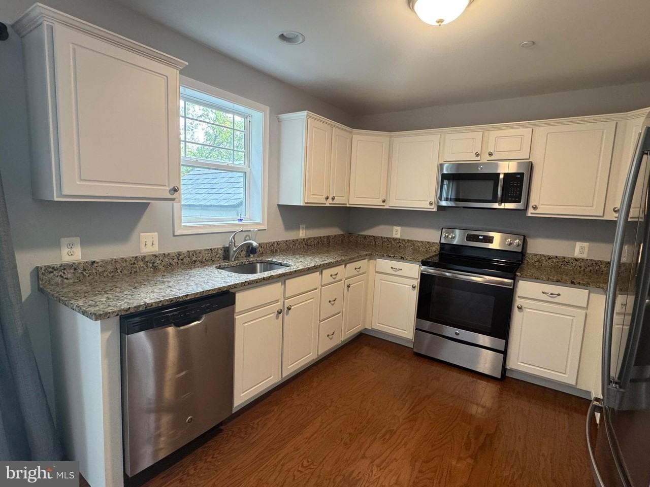 395 S Commerce St - Photo 7 of 29