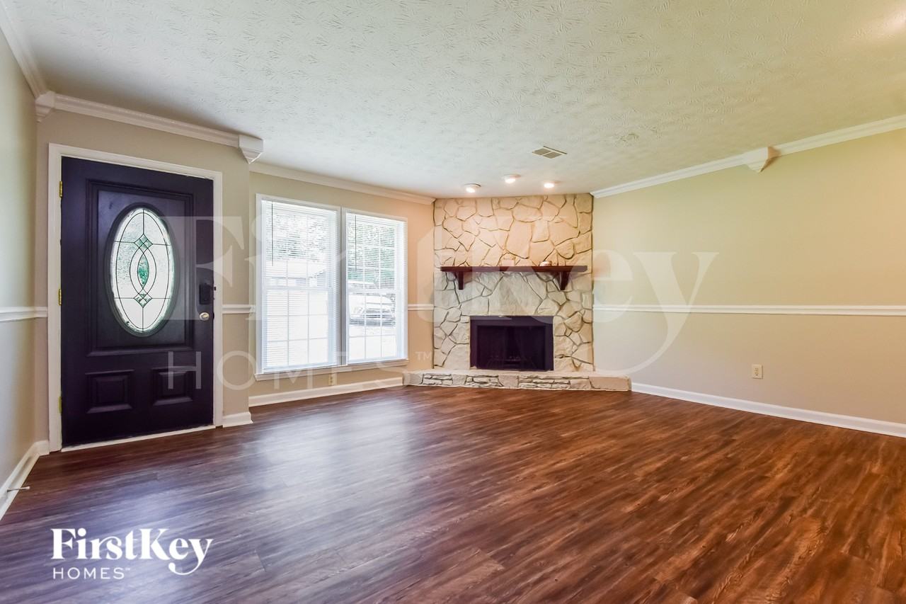 5098 Fairforest Dr - Photo 3 of 15