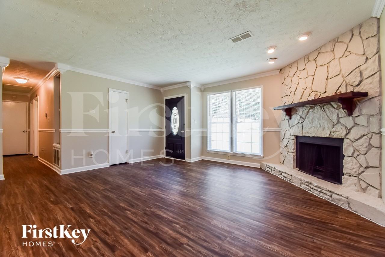 5098 Fairforest Dr - Photo 4 of 15